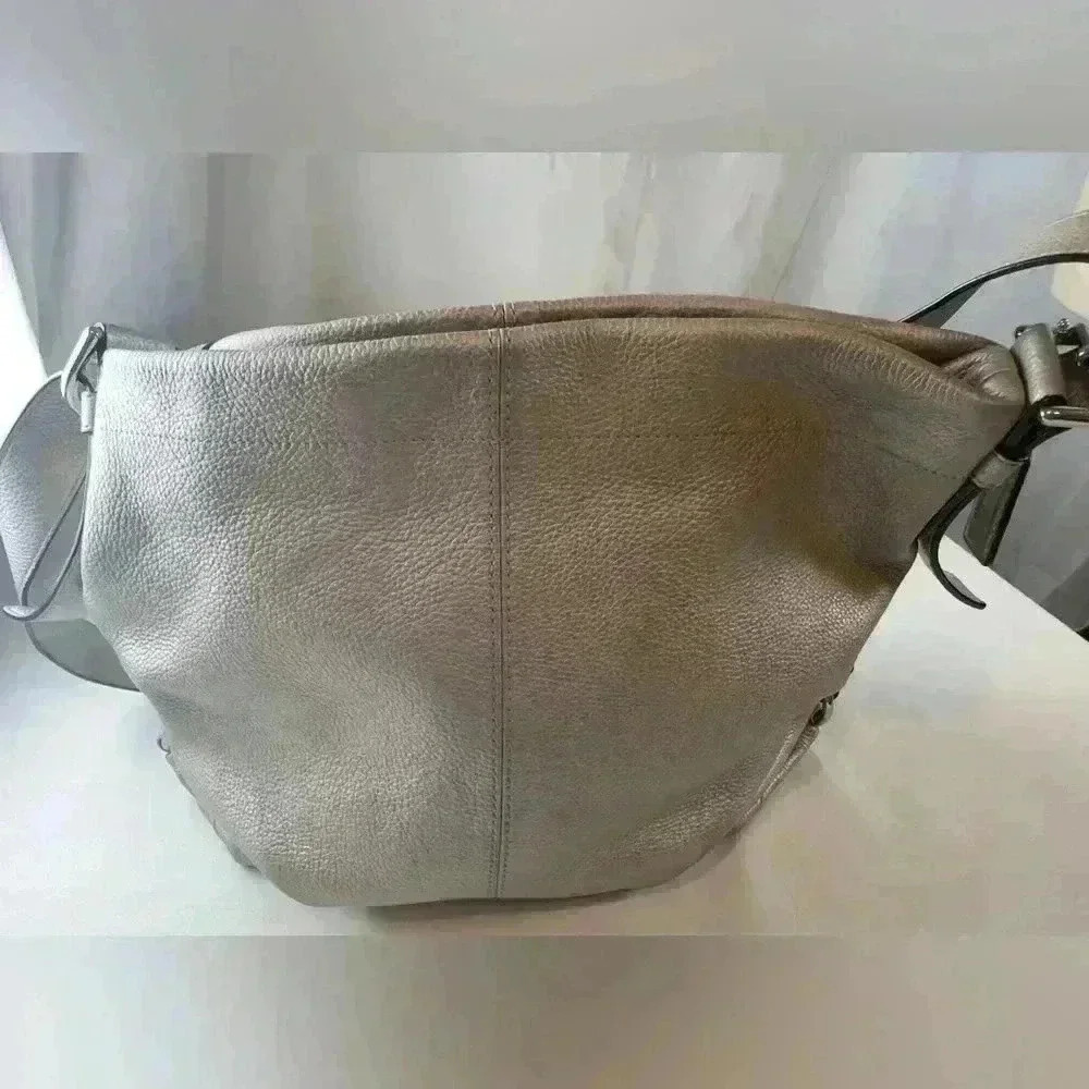 COACH F15064 Silver Leather Duffle Bag - Picture 6 of 12